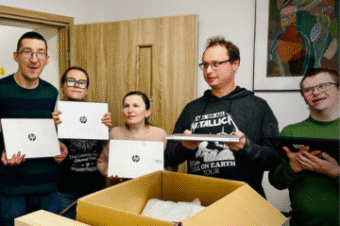 Czasem w jednym kartonie kryje się coś więcej niż sprzęt komputerowy — radość, wiara w nowe możliwości i motywacja do działania 💻💙